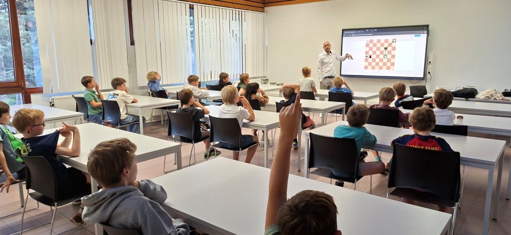 Sfeerbeeld tijdens de schaakles van Stap 2